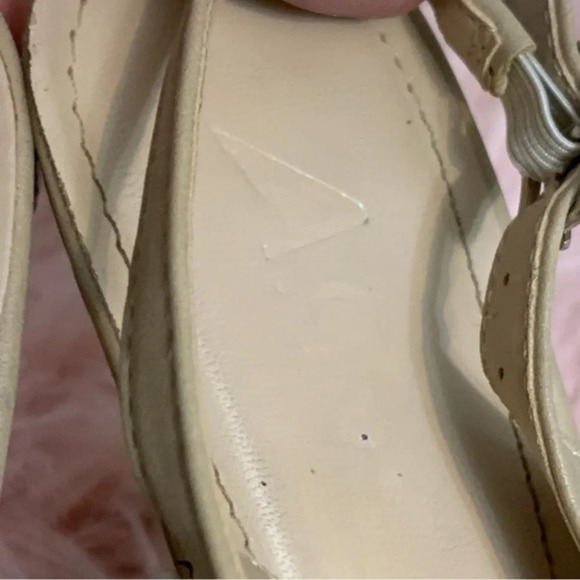 A.CO WOMANS BEIGE SIZE 10 with cork on base and heel look amazing - Picture 2 of 11